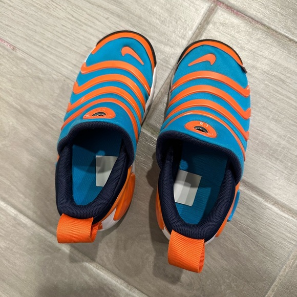 Nike Nike Kids Vibrant Blue and Orange Sneakers- Size 11c - Picture 2 of 6